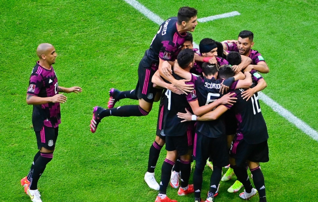 México vence 3-0 a Honduras en el Azteca